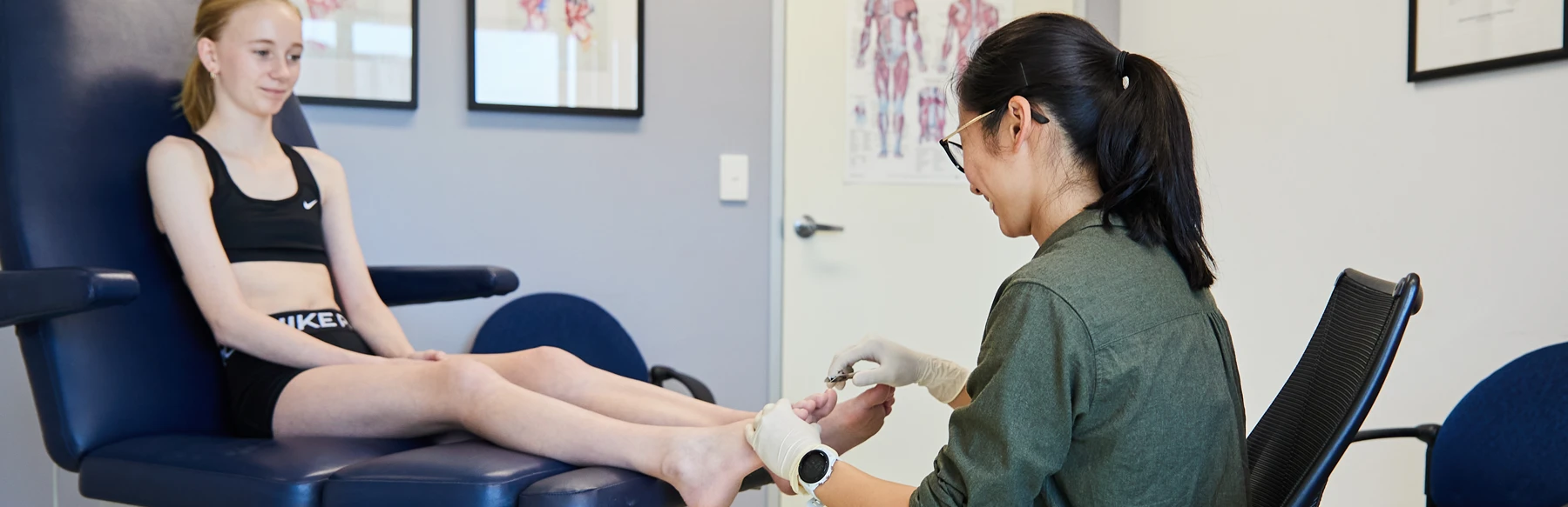 Yen-Chii Wong with a podiatry patient